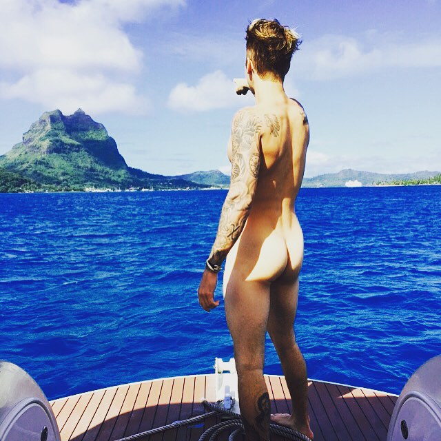 Justin Bieber Boat Butt