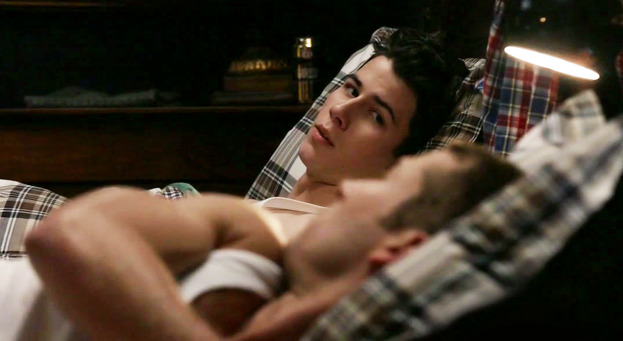 Nick Jonas Plays Gay Again on 'Scream Queens,' Crawls in Bed with...